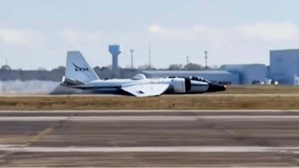 NASA Uçağı Acil İniş Yaptı: Mekanik Arıza